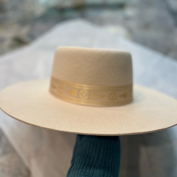 Cream Boater style LOC oval dipped crown hat with vintage dragon fly ribbon. Med - Picture 12 of 15